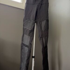 ALO Yoga Black Ribbed Leggings
